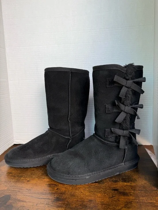 Koolaburra UGG Black Suede Winter Boots with Side Bows - Picture 3 of 9